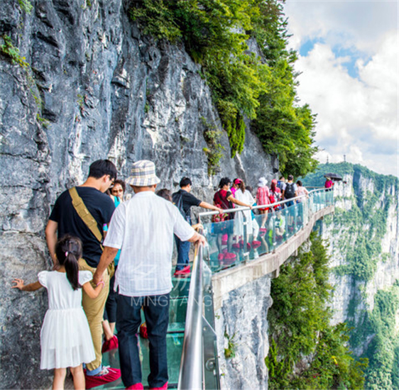 淺談景區(qū)玻璃棧道同行進行的檢測方法